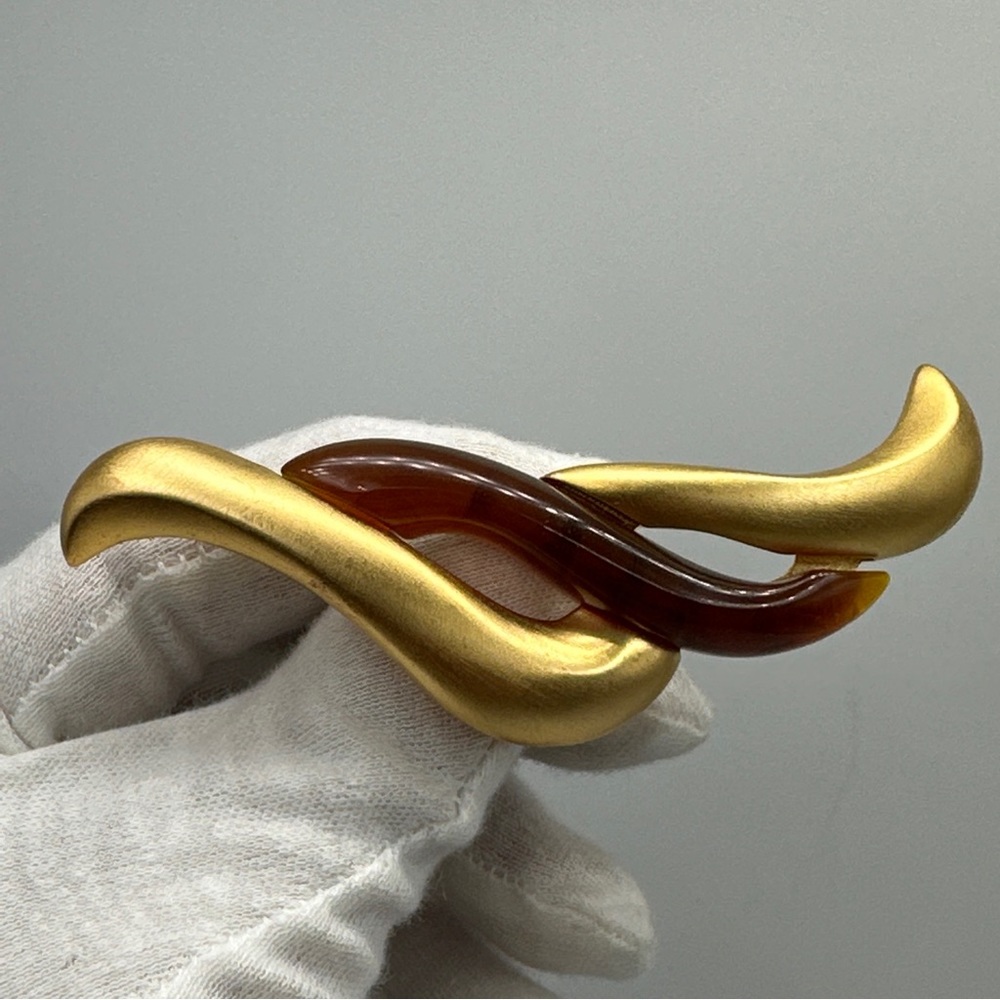 Vintage Givenchy Jewelry Gold Tone Brown Tortoise Lucite brooch #264‎